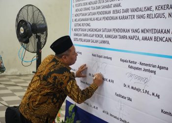 Wabup Jombang Dukung Deklarasi Sekolah Ramah Anak dan Launching Program Fashta di MTs Madrasatul Qur’an Tebuireng