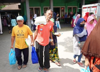 Pemkab Kediri dan PKK Gelar Pasar Murah, Bagikan 200 Paket Sembako di Desa Canggu