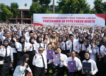 Bupati Kediri Angkat 3.211 PPPK Paruh Waktu, Tegaskan Komitmen Meski Efisiensi Anggaran