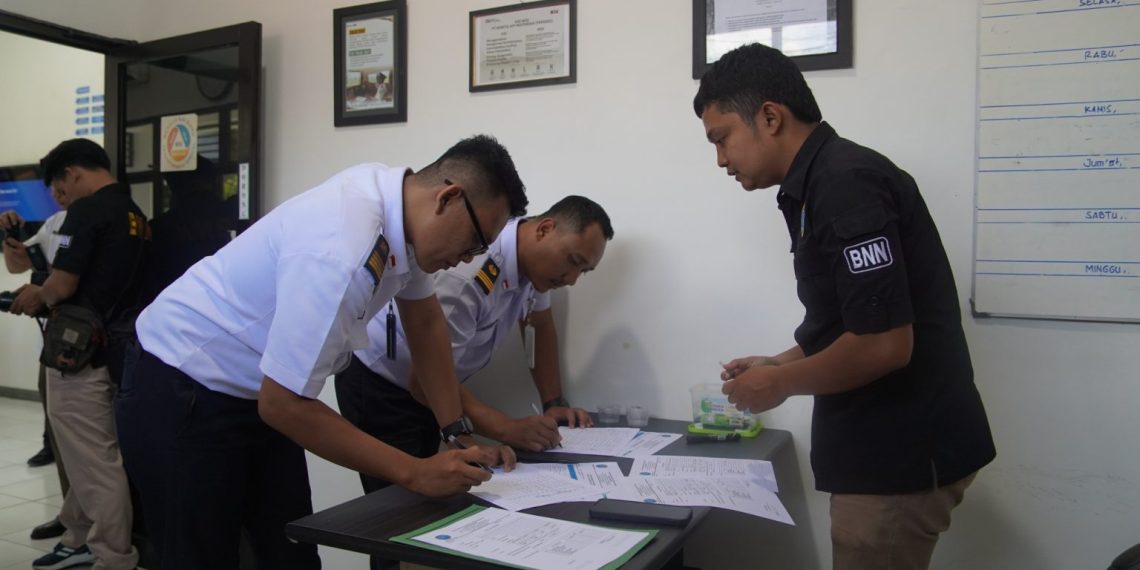 KAI Daop 7 Madiun Pastikan Petugas Bebas Narkoba Jelang Angkutan Natal dan Tahun Baru