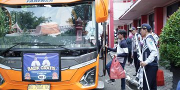 Masuki Tahun Ketiga, Mas Dhito Fasilitasi 100 Warga Kediri Balik Gratis ke Jakarta