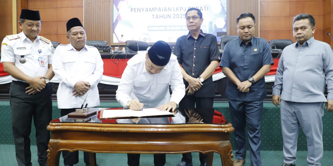 Sampaikan LKPj 2025, Bupati Warsubi Beberkan Kenaikan IPM Jombang hingga 76,37 Persen