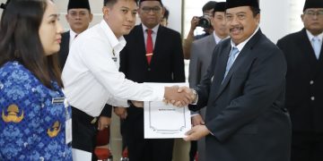 Lantik CPNS dan PNS Baru, Bupati Jombang Warsubi Tekankan Core Values BerAKHLAK dalam Pelayanan Publik