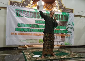 Syahdu di Tengah Guyuran Hujan, Tadarus Puisi FDJT Warnai Malam ke-10 Ramadan di Ponpes Al Hamdaniyah
