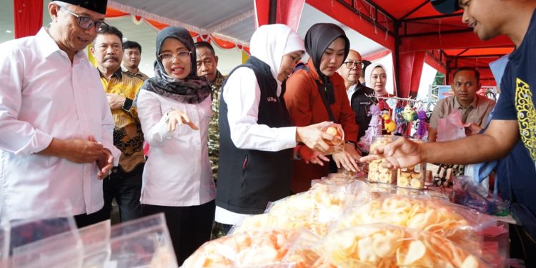 Sinergi Pemprov Jatim dan Pemkot Kediri: Gubernur Khofifah Salurkan Bansos Rp15 Miliar di UPT RSBL