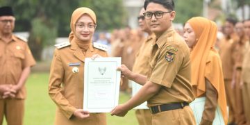 Serahkan SK Kenaikan Pangkat 76 ASN, Wali Kota Vinanda Tekankan Integritas Layanan Selama Ramadan