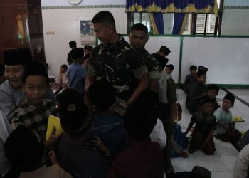 Pererat Silaturahmi, Satgas TMMD ke-127 Gelar Safari Ramadan di Masjid Al Munir Desa Gadungan