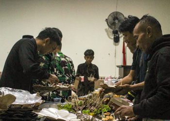 Perkuat Kemanunggalan, Satgas TMMD ke-127 Gelar Buka Puasa Bersama Warga Gadungan