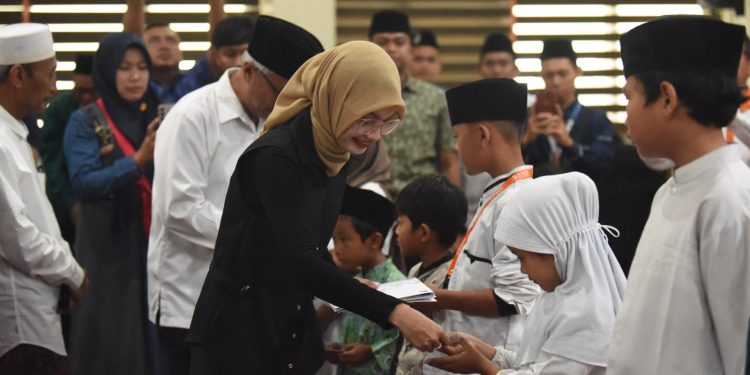 Mbak Wali Santuni 200 Anak Yatim, Tekankan Kekuatan Kolaborasi dan Motivasi Masa Depan