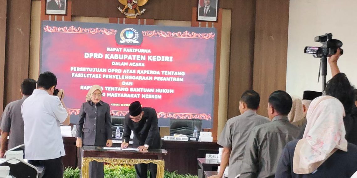 DPRD Kabupaten Kediri Setujui Raperda Fasilitasi Pesantren dan Bantuan Hukum Masyarakat Miskin
