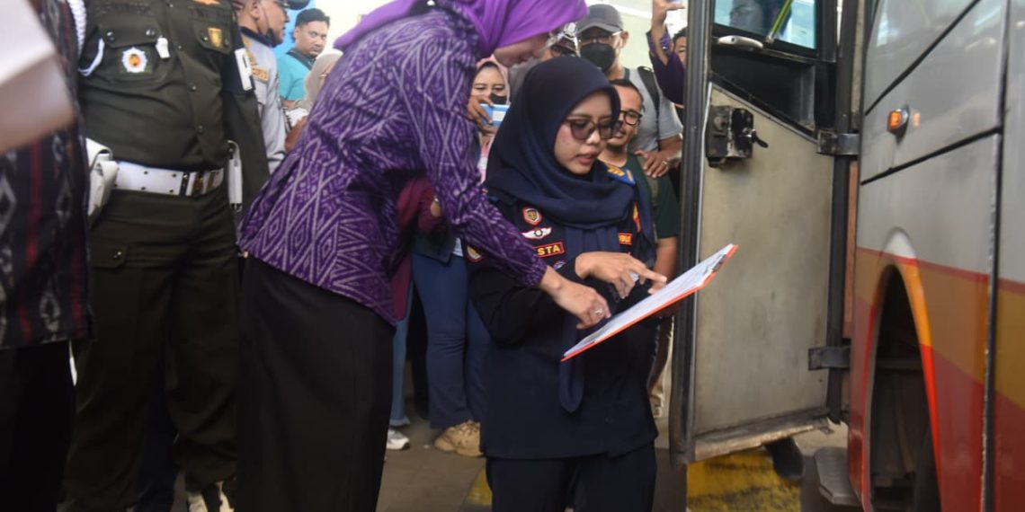 Jamin Keselamatan Mudik 2026, Mbak Wali Pantau Langsung Ramp Check di Terminal Tamanan