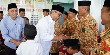 Berbagi Berkah Ramadan, Gus Qowim Salurkan Bingkisan Lebaran untuk 405 Anak Yatim dan Lansia