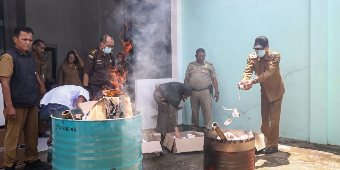 Cegah Peredaran Ilegal, Pemkot Kediri Musnahkan Puluhan Ribu Batang Rokok Hasil Pelatihan DBHCHT