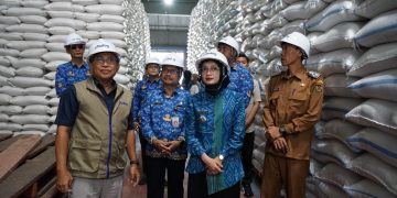 Sidak Gudang Bulog dan Pangkalan LPG, Mbak Wali Jamin Stok Pangan Kediri Aman 25 Bulan ke Depan