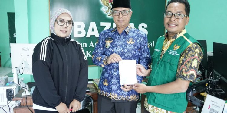 Tunaikan Zakat di Baznas, Gus Qowim Ajak Masyarakat Kediri Salurkan ZIS Lewat Lembaga Resmi