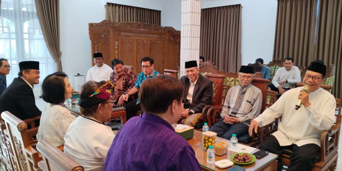 Perkuat Toleransi, Tokoh Lintas Agama FKUB Silaturahmi Lebaran ke Ponpes Wali Barokah