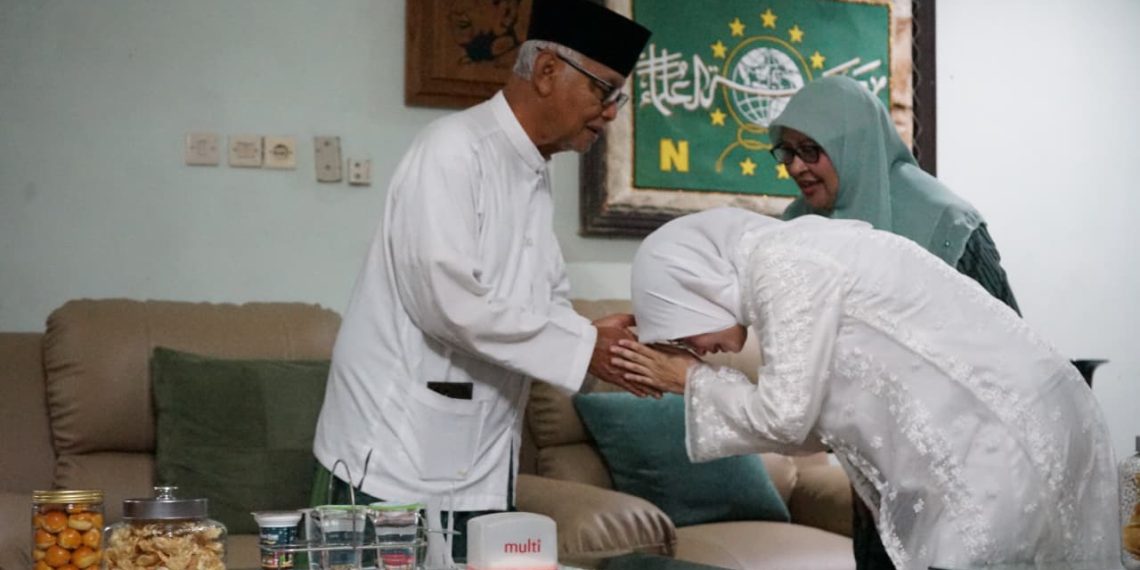 Sowan ke Lirboyo hingga Jamsaren, Mbak Wali Perkuat Sinergi Ulama-Umaro di Momen Lebaran