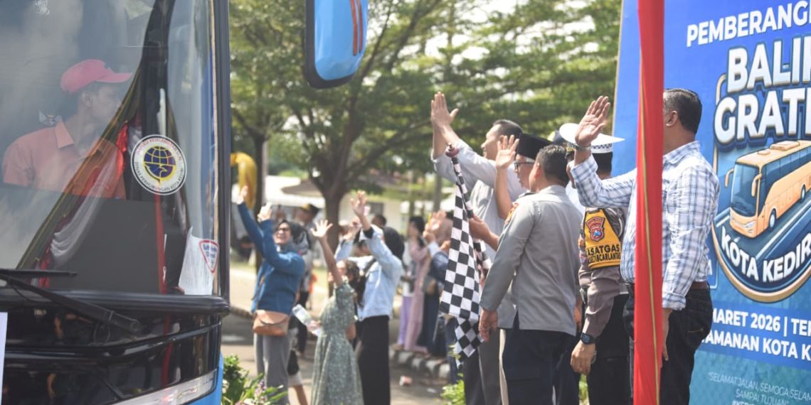 Lepas 200 Peserta Balik Gratis di Terminal Tamanan, Gus Qowim: Bawa Nama Baik Kediri ke Perantauan