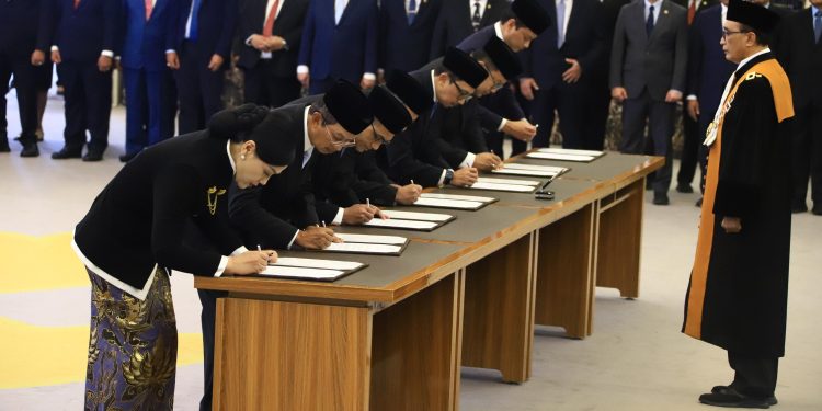 Friderica Widyasari Dewi Resmi Jabat Ketua OJK, 7 Anggota Dewan Komisioner Baru Dilantik