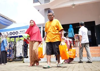 Pasar Murah Damarwulan: Ribuan Stok Sembako Ludes dalam Sejam, 200 Lansia Terima Paket Suvenir