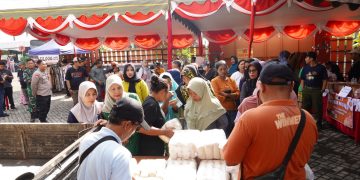 Kendalikan Inflasi di Lereng Wilis, Pemkab Kediri Gelar Pasar Murah dan Santuni Lansia Puhsarang