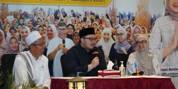 Buka Bazar Ramadan, Mas Dhito Hadiahi 10 Kader PKK Senior Belanja Gratis