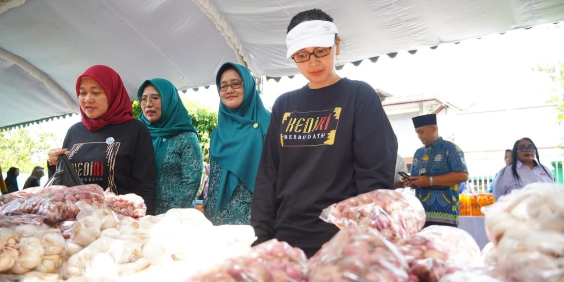 Tutup Rangkaian di Ngasem, Pemkab Kediri Berikan Subsidi Harga Sembako lewat Pasar Murah