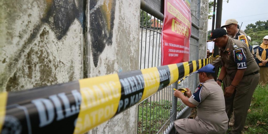Tegakkan Aturan Bangunan, Pemkab Jombang Segel Enam Menara BTS Tak Berizin SLF di Peterongan