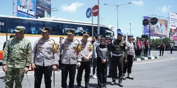 Wakapolda Jatim Pantau Pos Mengkreng, Mbak Wabup Pastikan Personel Pemkab Kediri Siaga Penuh