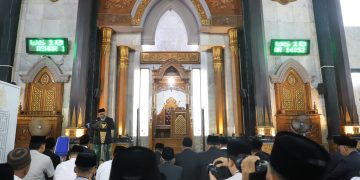 Salat Id di Masjid Agung Jombang, Bupati Warsubi Ajak Masyarakat Menang Melawan Ego