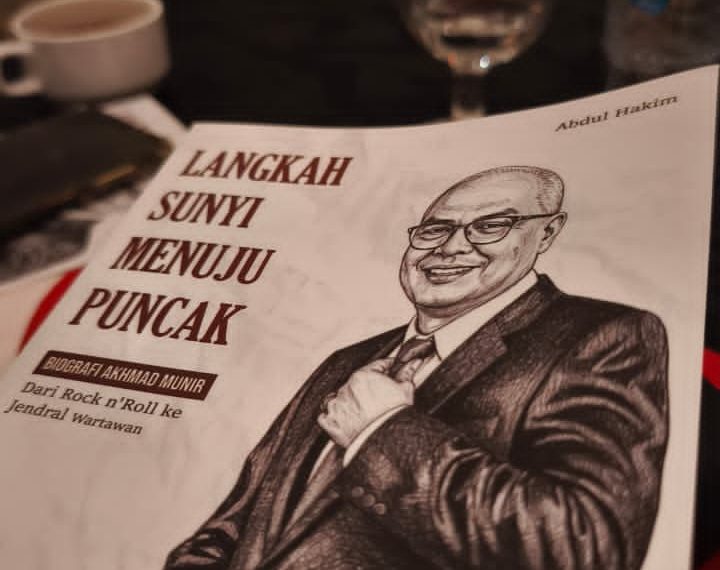 Bedah Buku Langkah Sunyi Menuju Puncak, Akhmad Munir Ungkap Kekuatan Doa Ibu dalam Karier Jurnalistik