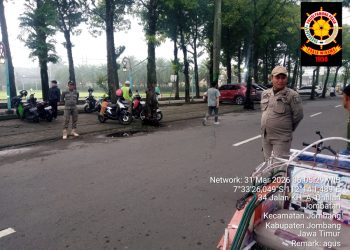 Tertibkan Parkir Pelajar di Alun-alun, Satpol PP Jombang Arahkan Parkir ke Islamic Center