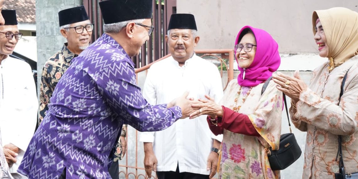 Hadiri Halal Bihalal PWRI, Gus Qowim Sebut Pengalaman Purna ASN Aset Berharga untuk Kediri MAPAN