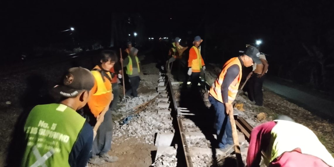 KAI Daop 7 Madiun Masifkan Penggantian Bantalan Rel, Targetkan 7.920 Batang Beton Tuntas di 2026