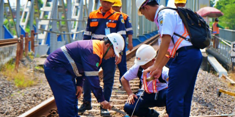 Tingkatkan Keselamatan Perjalanan, KAI Daop 7 Madiun Gelar Diklat Refreshing Perawatan Jalur Rel