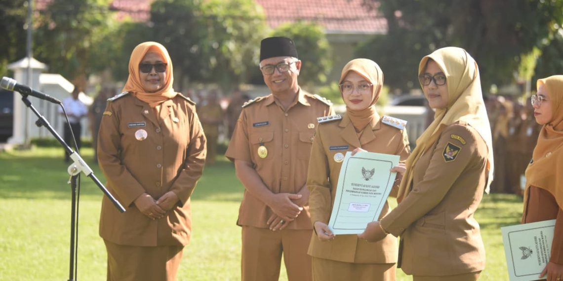 Wali Kota Kediri Serahkan SK Kenaikan Pangkat 276 ASN, Ingatkan Disiplin WFH Mulai Jumat Besok