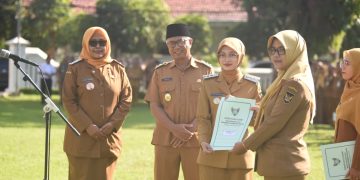 Wali Kota Kediri Serahkan SK Kenaikan Pangkat 276 ASN, Ingatkan Disiplin WFH Mulai Jumat Besok