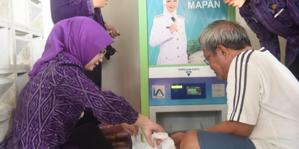 Permudah Akses Pangan, Wali Kota Vinanda Pantau Distribusi ATM Beras di Kelurahan Pocanan