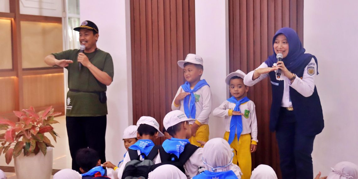 Tanamkan Budaya Selamat Sejak Dini, KAI Daop 7 Madiun Edukasi Ratusan Siswa Melalui Program Eduspoor