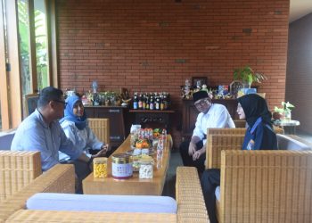 Pererat Sinergi Pembangunan, Wali Kota Vinanda dan Gus Qowim Silaturahmi ke Kediaman Abdullah Abu Bakar