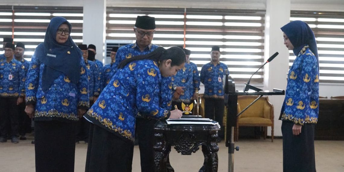Vinanda Prameswati Lantik 30 PNS dan Pejabat Fungsional Kediri