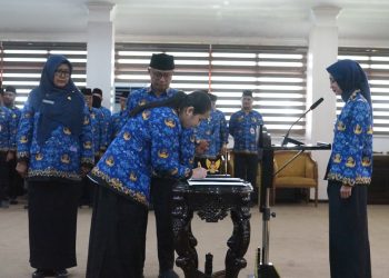 Vinanda Prameswati Lantik 30 PNS dan Pejabat Fungsional Kediri
