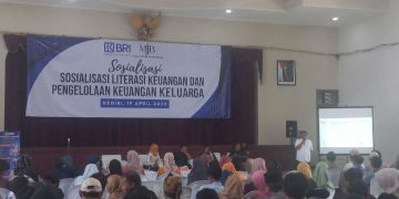 Waspada Pinjol, BRI dan Yayasan MJB Edukasi Ratusan Warga Kediri Kelola Keuangan Keluarga
