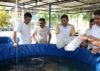 Dukung Asta Cita, Kantor Imigrasi Kediri Tebar 500 Bibit Ikan dan Salurkan Hasil Panen ke Warga
