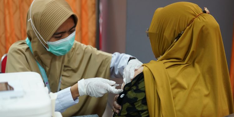 Lindungi Garda Terdepan, Pemkot Kediri Vaksinasi Ratusan Tenaga Kesehatan dari Campak dan Rubella