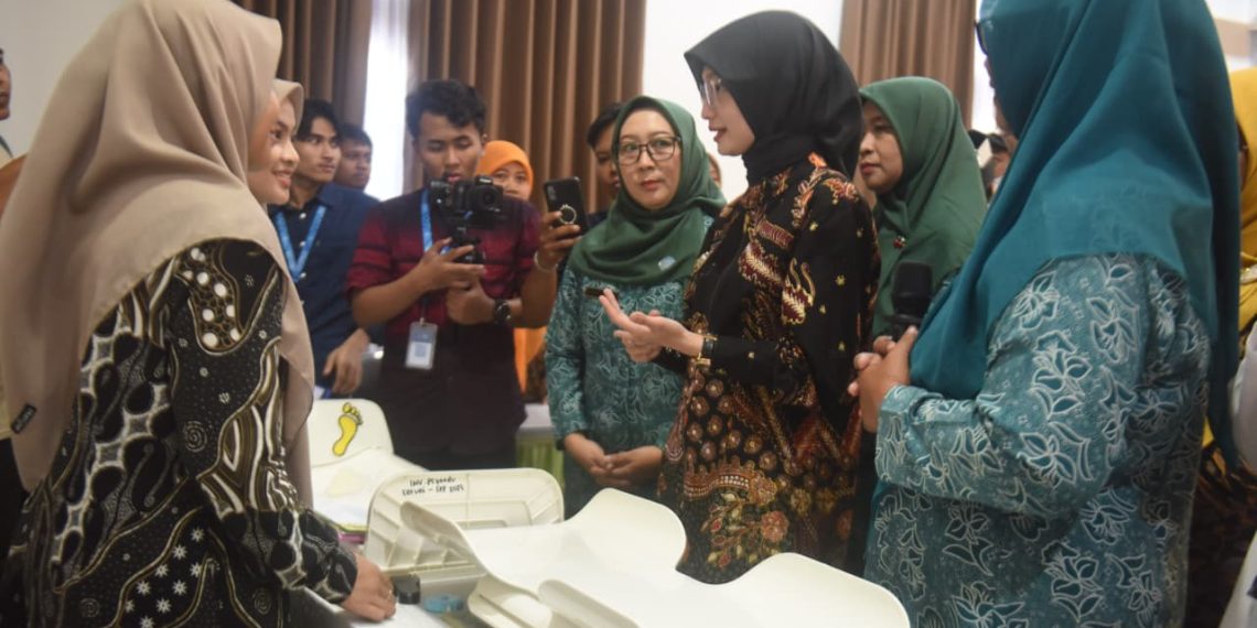 Peringati Hari Posyandu Nasional, Mbak Wali Tinjau Implementasi Posyandu 6 SPM di Burengan