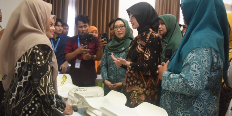 Peringati Hari Posyandu Nasional, Mbak Wali Tinjau Implementasi Posyandu 6 SPM di Burengan