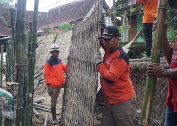 Banjir Carangrejo Surut, Pemkab Jombang Salurkan Bantuan Logistik dan Perbaiki Jalan Longsor di Plandaan