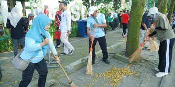Jaga Estetika Ruang Publik, Pemkab Kediri Gelar Aksi Bersih-Bersih di Kawasan Simpang Lima Gumul