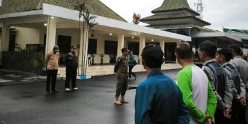 Sterilkan Zona Merah, Pemkab Jombang Tertibkan PKL Alun-Alun dan Arahkan ke Sentra Kuliner